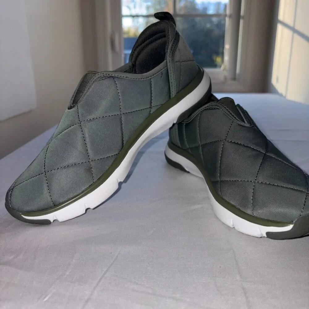 Vera Bradley Women's 2-Mile Slip-on Shoe Sneaker Olive Green Size 5 Comfort
